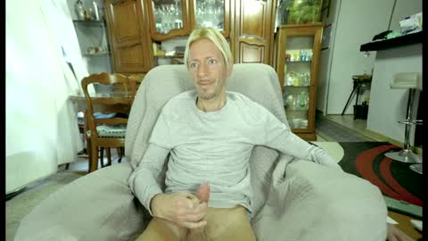 Snapshot of 00jeff31 chatting on February 7, 8:33 am jeff online show from February 7, 8:33 am