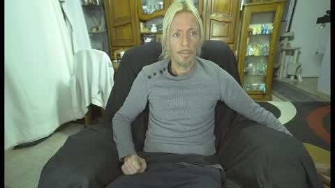 Snapshot of 00jeff31 chatting on December 31, 9:28 pm jeff online show from December 31, 9:28 pm