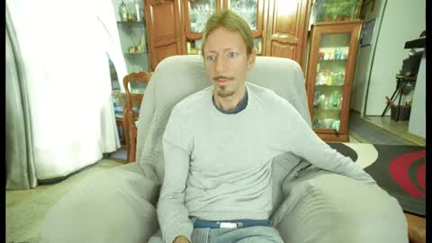 Snapshot of 00jeff31 chatting on February 11, 7:12 am jeff online show from February 11, 7:12 am