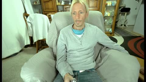 Snapshot of 00jeff31 chatting on January 5, 7:39 pm jeff online show from January 5, 7:39 pm