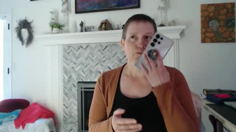 Aurora Willows online show from April 18, 9:15 pm