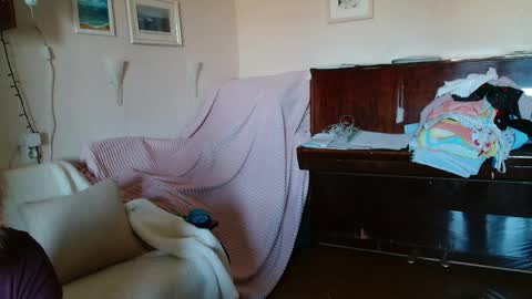 12ennie online show from April 20, 7:33 am