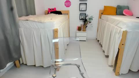 18perfecttits online show from September 15, 3:19 am