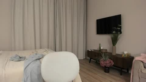 Lily 3 online show from September 28, 7:01 pm