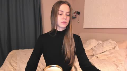 Lily 3 online show from December 6, 7:06 pm