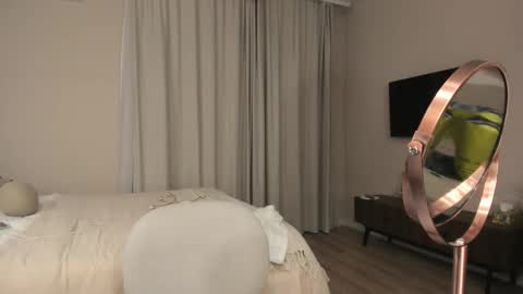 Lily 3 online show from September 27, 7:00 pm