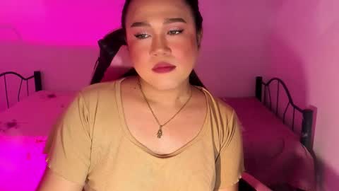 1lovelymess online show from November 15, 8:05 am