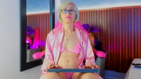 Miss Monserrate online show from April 8, 2:09 pm