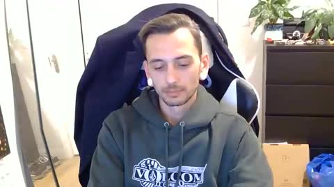 2323gary online show from September 12, 9:06 pm