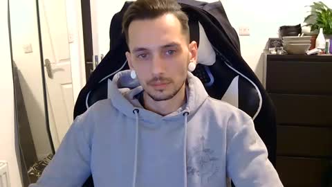 2323gary online show from February 25, 3:42 am