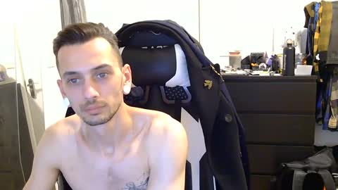 2323gary online show from December 8, 8:58 pm