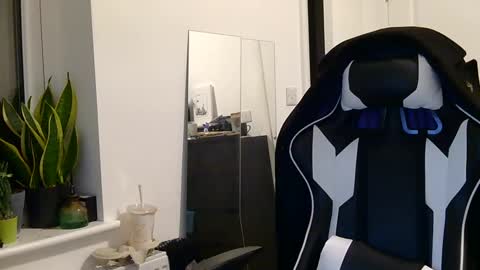 2323gary online show from December 22, 2:17 am