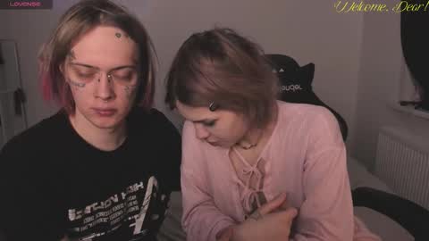 2emo4fam online show from December 13, 8:37 pm