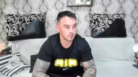 2sexymuscles online show from November 13, 10:45 pm