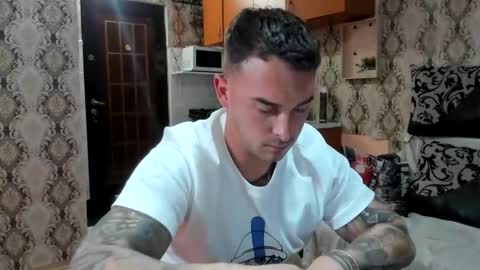 Snapshot of 2sexymuscles chatting on October 19, 7:51 pm 2sexymuscles online show from October 19, 7:51 pm