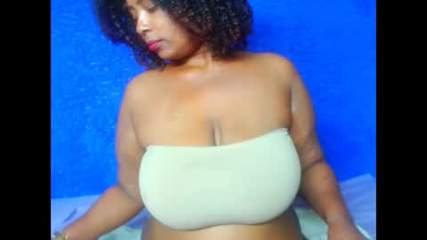 2sweetysmile online show from December 4, 8:45 pm