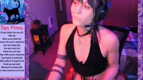 Snapshot of 3shycat3 chatting on October 22, 4:15 am 3ShyCat3 online show from October 22, 4:15 am