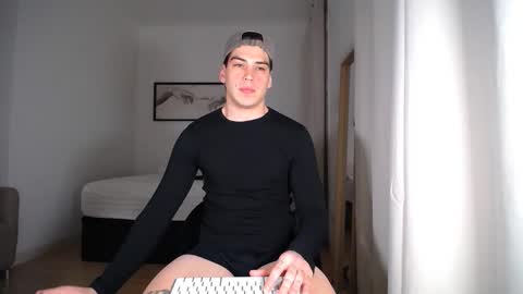 _aesthetic online show from April 2, 7:10 pm