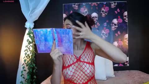 Snapshot of _alhanna chatting on December 4, 10:35 pm Alhanna online show from December 4, 10:35 pm