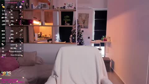 Mia online show from December 31, 10:37 am