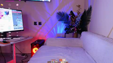 Mia online show from February 15, 4:39 pm