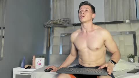 Andrew online show from December 3, 10:45 pm