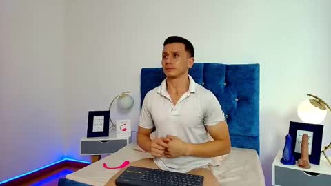 _andrewfalcon2 online show from February 7, 12:39 pm