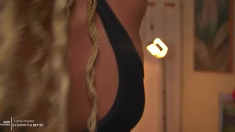 Snapshot of _angeleyes chatting on October 3, 10:07 pm Angie -  online show from October 3, 10:07 pm