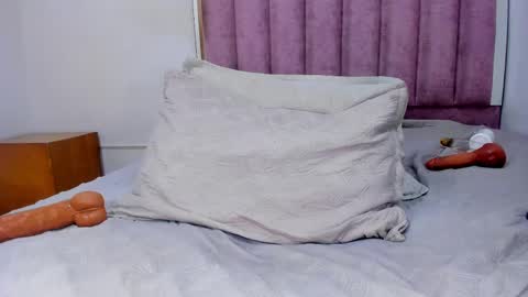 Snapshot of _aniisha_ chatting on March 6, 10:36 pm Any online show from March 6, 10:36 pm