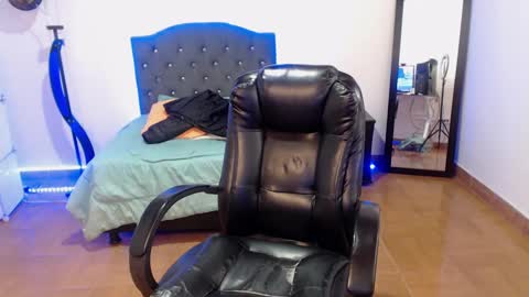 Snapshot of _anne_hot chatting on December 19, 4:57 pm Anne online show from December 19, 4:57 pm