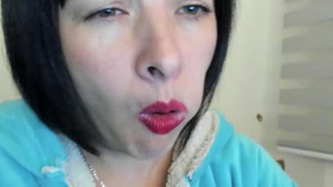 Snapshot of _antomouth_paradise chatting on January 30, 2:27 am antonia online show from January 30, 2:27 am