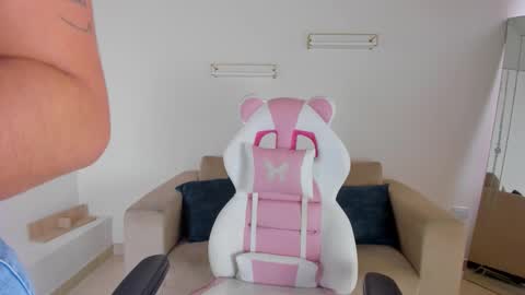 Snapshot of _april_smith_ chatting on September 19, 12:20 pm online show from September 19, 12:20 pm