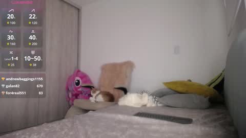 Snapshot of _arianalzate_ chatting on October 10, 11:31 pm 60 online show from October 10, 11:31 pm