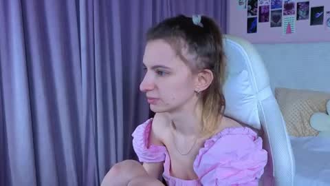 _ash_leyy_ online show from May 7, 1:34 am