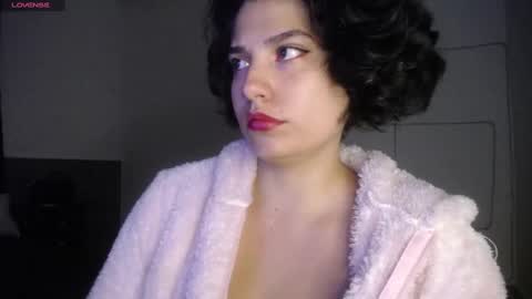 Snapshot of _atenea_golden chatting on January 4, 10:55 pm atenea online show from January 4, 10:55 pm
