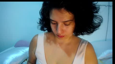 Snapshot of _atenea_golden chatting on February 4, 1:06 pm atenea online show from February 4, 1:06 pm