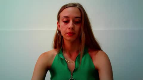 Snapshot of _aurora_sweet chatting on September 23, 2:11 pm _aurora_sweet online show from September 23, 2:11 pm