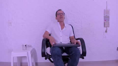 _axelking_ online show from February 20, 11:34 am