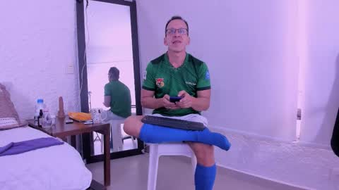 _axelking_ online show from February 10, 11:46 am