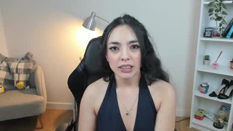 Snapshot of _bellaevans_ chatting on March 8, 12:20 pm Bella Evans online show from March 8, 12:20 pm