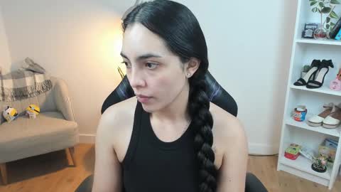 Snapshot of _bellaevans_ chatting on February 24, 5:33 am Bella Evans online show from February 24, 5:33 am