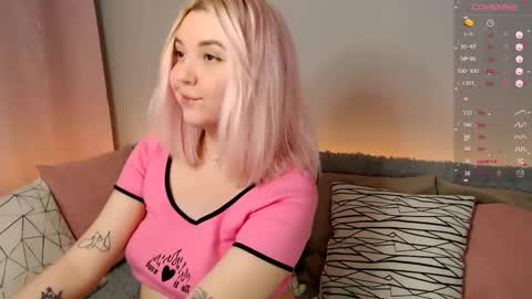 Snapshot of _blonde_barbie_ chatting on February 23, 7:22 am Elizabeth online show from February 23, 7:22 am