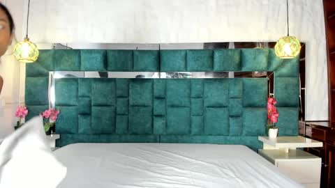 _bonnyandclyde online show from April 4, 1:18 pm