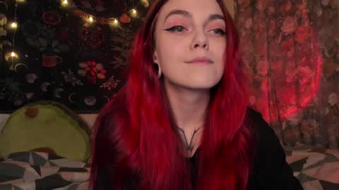 Caroline online show from December 19, 2:02 pm