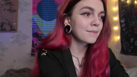 Caroline online show from February 14, 2:33 pm