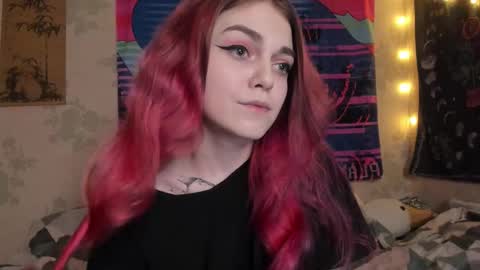 Caroline online show from February 25, 3:53 pm