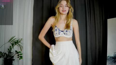 Snapshot of _curlydream_ chatting on March 4, 12:12 pm Alice online show from March 4, 12:12 pm