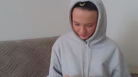 DemiDee online show from March 13, 8:17 am