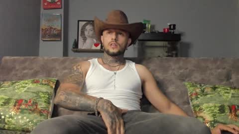 Snapshot of _emilio_escobar chatting on January 6, 10:46 am Emilio online show from January 6, 10:46 am