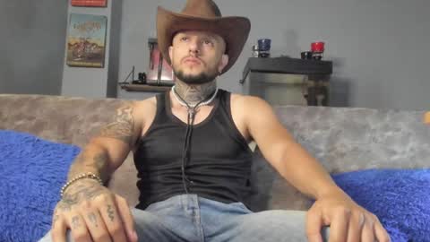 Snapshot of _emilio_escobar chatting on December 6, 10:00 am Emilio online show from December 6, 10:00 am
